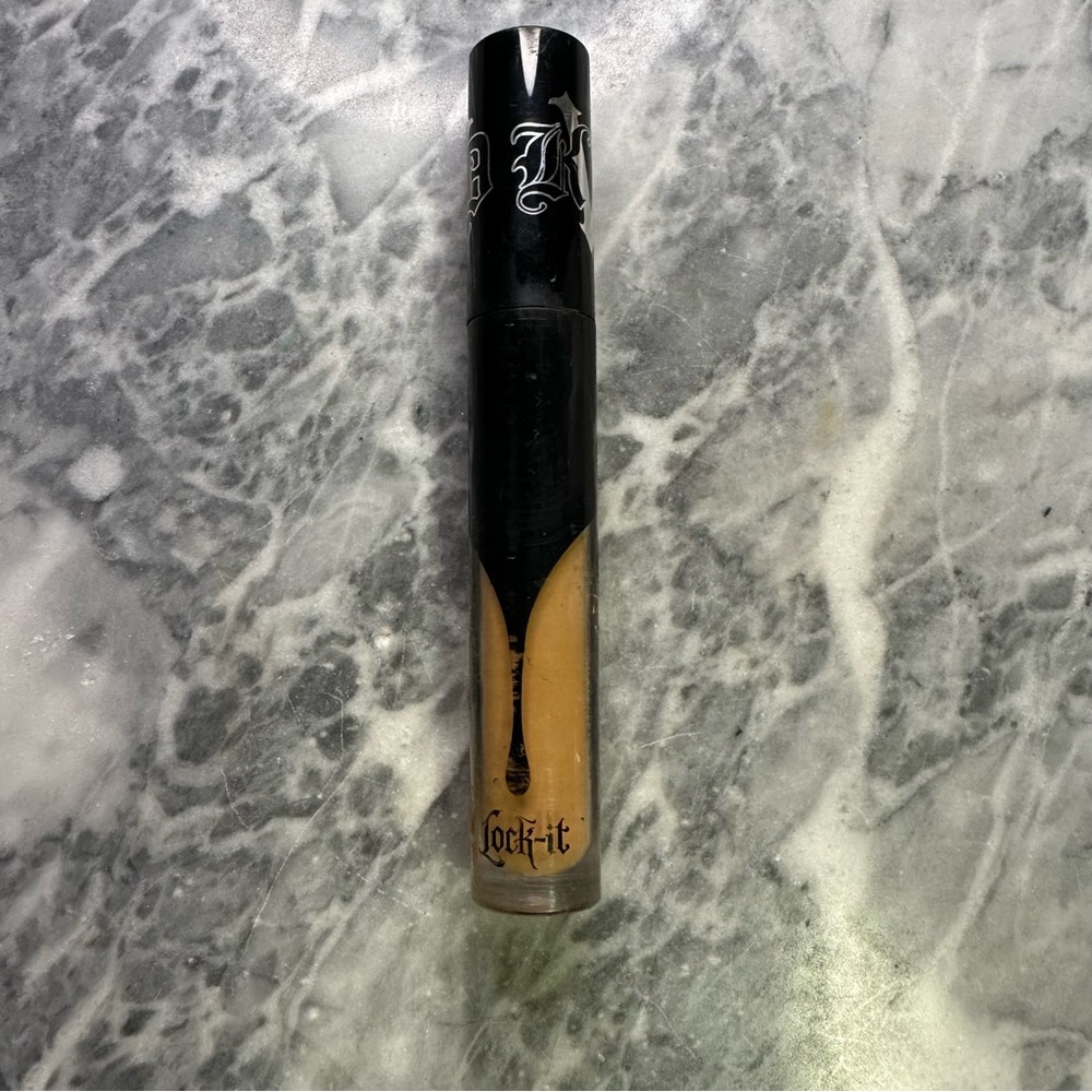 Kat Von D KVD Lock It Concealer D31 Warm
